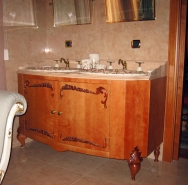 Тумба в ванную комнату: шпон вишни, элементы резьбы